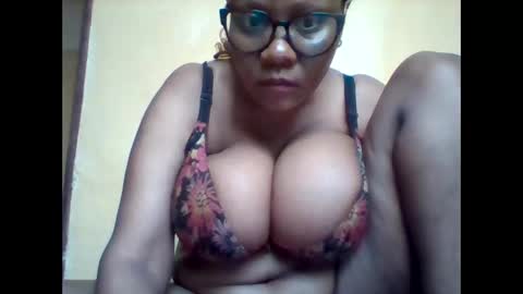 Snapshot of ebonybussy chatting on 06-11-26, 10:35 MAMITO online show from 06-11-26, 10:35