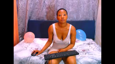 Snapshot of ebonyfirexx chatting on 09-18-25, 06:15 Life online show from 09-18-25, 06:15