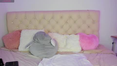 Queen Ebony online show from 12-15-24, 04:07