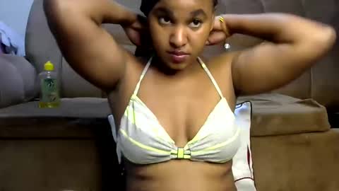 Snapshot of ebonyluna229320 chatting on 02-25-25, 06:09 i am clara online show from 02-25-25, 06:09
