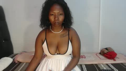 Snapshot of ebonymilf1 chatting on 04-28-26, 04:23 Tee online show from 04-28-26, 04:23