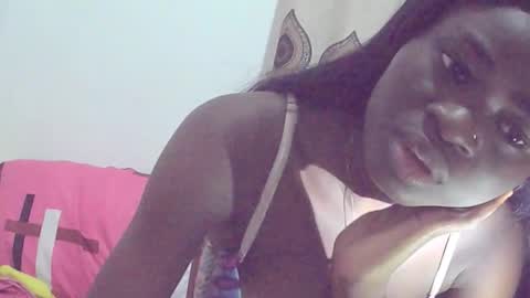 Snapshot of ebonypetiti chatting on 09-30-25, 10:15 queen online show from 09-30-25, 10:15