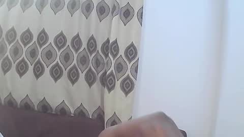 Snapshot of ebonypetiti chatting on 10-08-25, 08:17 queen online show from 10-08-25, 08:17