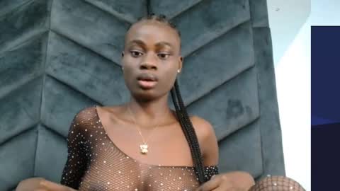 Snapshot of ebonypetiti chatting on 11-01-25, 11:40 queen online show from 11-01-25, 11:40