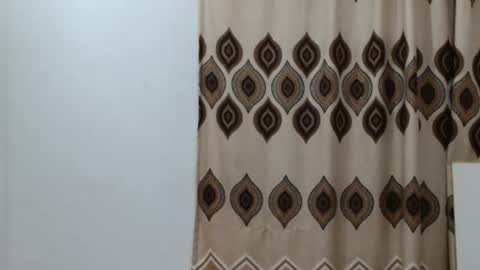 Snapshot of ebonypetiti chatting on 02-04-26, 08:03 queen online show from 02-04-26, 08:03