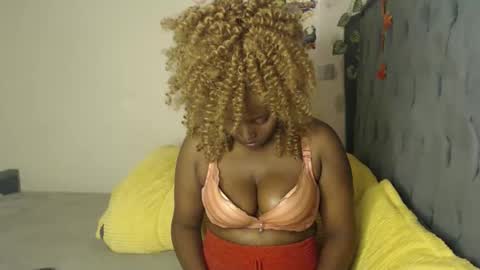 Snapshot of ebonyshiks chatting on 10-21-25, 07:53 ebonyshiks online show from 10-21-25, 07:53