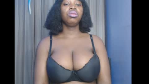 Snapshot of ebonyx_dripqueen chatting on 04-05-26, 06:21 Loveth online show from 04-05-26, 06:21