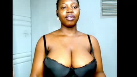 Snapshot of ebonyx_dripqueen chatting on 05-25-26, 08:09 Loveth online show from 05-25-26, 08:09
