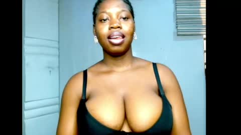 Snapshot of ebonyx_dripqueen chatting on 05-27-26, 06:10 Loveth online show from 05-27-26, 06:10