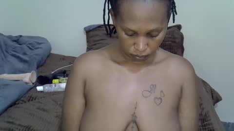 Snapshot of ebonyy_noir chatting on 04-15-26, 12:34 ebonyy_noir online show from 04-15-26, 12:34