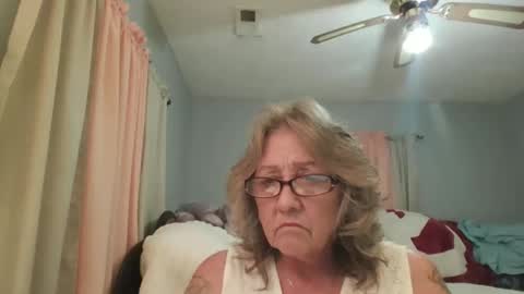 Snapshot of ecbubbles4769 chatting on 03-23-26, 12:58 Lovebug1960 online show from 03-23-26, 12:58