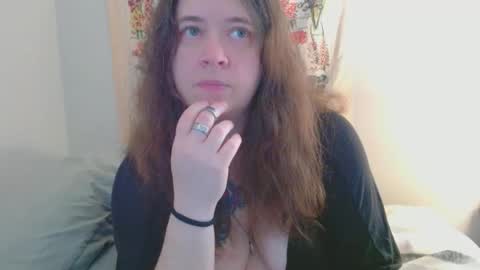 Snapshot of echosol17 chatting on 04-22-26, 06:20 Weird Echo online show from 04-22-26, 06:20