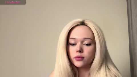 Mia online show from 03-28-26, 07:13