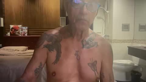Snapshot of eddelmar chatting on 04-01-26, 01:41 eddelmar online show from 04-01-26, 01:41