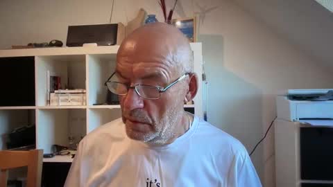 Snapshot of eddelmar chatting on 05-23-26, 02:10 eddelmar online show from 05-23-26, 02:10
