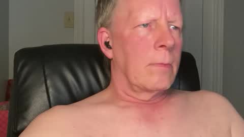 Snapshot of eddygl1968 chatting on 04-07-26, 02:34 Eddy online show from 04-07-26, 02:34