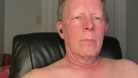 Snapshot of eddygl1968 chatting on 04-09-26, 02:33 Eddy online show from 04-09-26, 02:33
