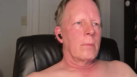 Snapshot of eddygl1968 chatting on 04-10-26, 02:39 Eddy online show from 04-10-26, 02:39