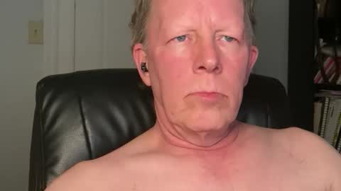 Snapshot of eddygl1968 chatting on 04-13-26, 01:44 Eddy online show from 04-13-26, 01:44