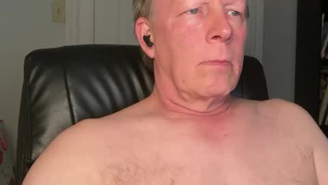 Snapshot of eddygl1968 chatting on 04-20-26, 01:52 Eddy online show from 04-20-26, 01:52