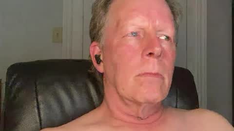 Snapshot of eddygl1968 chatting on 06-19-26, 02:05 Eddy online show from 06-19-26, 02:05