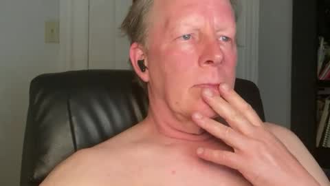 Snapshot of eddygl1968 chatting on 06-22-26, 02:13 Eddy online show from 06-22-26, 02:13