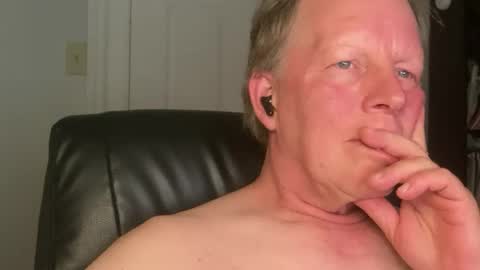 Snapshot of eddygl1968 chatting on 06-27-26, 02:49 Eddy online show from 06-27-26, 02:49