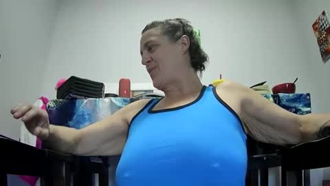 Snapshot of edgeofinsanity13 chatting on 12-12-24, 03:37 Angel online show from 12-12-24, 03:37