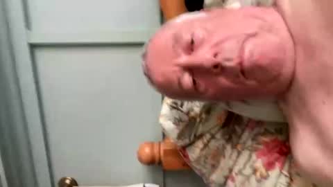 Snapshot of edgeofluv2 chatting on 10-21-25, 11:33 Phil online show from 10-21-25, 11:33