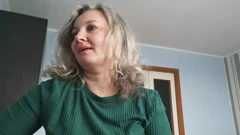 Snapshot of edithmanning chatting on 04-25-26, 06:49 edithmanning online show from 04-25-26, 06:49