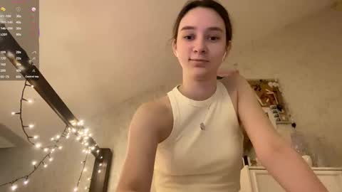 Snapshot of edlinhazleton chatting on 09-18-25, 05:37 Dana online show from 09-18-25, 05:37