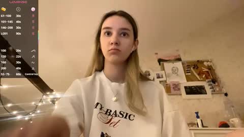 Snapshot of edlinhazleton chatting on 10-03-25, 05:21 Dana online show from 10-03-25, 05:21