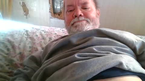 Snapshot of edwalters chatting on 01-04-25, 08:05 Eddie online show from 01-04-25, 08:05