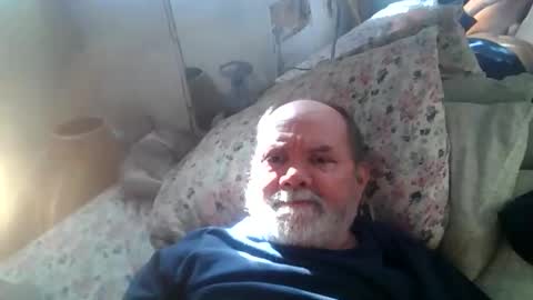 Snapshot of edwalters chatting on 01-05-25, 07:39 Eddie online show from 01-05-25, 07:39