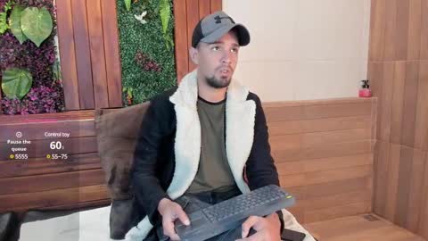 Eduardo online show from 03-08-25, 03:28