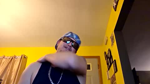 Snapshot of edwardaims_2please chatting on 11-23-25, 03:39 edwardaims_2please online show from 11-23-25, 03:39