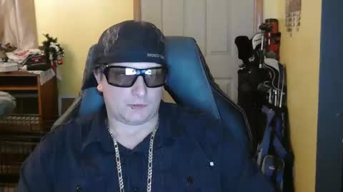 Snapshot of edwardaims_2please chatting on 12-17-25, 03:12 edwardaims_2please online show from 12-17-25, 03:12