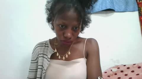edwige770943 online show from 06-08-26, 02:12