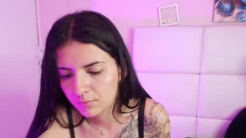 Snapshot of eemily_1 chatting on 02-08-25, 05:18 eemily_1 online show from 02-08-25, 05:18