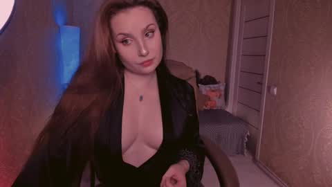 Snapshot of eesmaaarr chatting on 10-06-25, 10:18 eesmaaarr online show from 10-06-25, 10:18