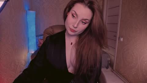 Snapshot of eesmaaarr chatting on 10-28-25, 11:18 eesmaaarr online show from 10-28-25, 11:18