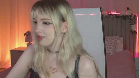 Snapshot of eevamarie chatting on 03-30-26, 04:41 EVA NON NUDE online show from 03-30-26, 04:41