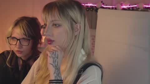 Snapshot of eevamarie chatting on 04-19-26, 04:17 EVA NON NUDE online show from 04-19-26, 04:17