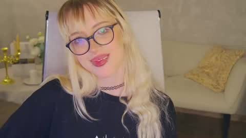 Snapshot of eevamarie chatting on 05-01-26, 04:33 EVA NON NUDE online show from 05-01-26, 04:33