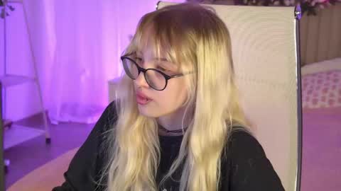 Snapshot of eevamarie chatting on 05-07-26, 04:34 EVA NON NUDE online show from 05-07-26, 04:34