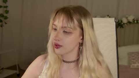 Snapshot of eevamarie chatting on 05-09-26, 04:34 EVA NON NUDE online show from 05-09-26, 04:34