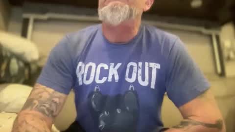 Snapshot of eevilempire chatting on 05-07-26, 01:33 Harley Biker online show from 05-07-26, 01:33