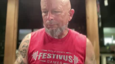 Snapshot of eevilempire chatting on 05-18-26, 05:52 Harley Biker online show from 05-18-26, 05:52