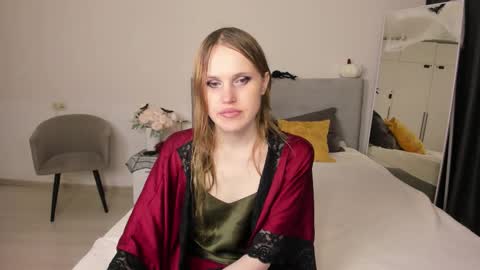 Snapshot of effiemur chatting on 10-31-25, 05:30 Effie Mur online show from 10-31-25, 05:30