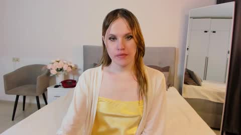 Snapshot of effiemur chatting on 11-13-25, 05:39 Effie Mur online show from 11-13-25, 05:39